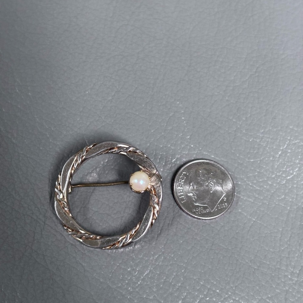 Vintage Silver tone brooch
